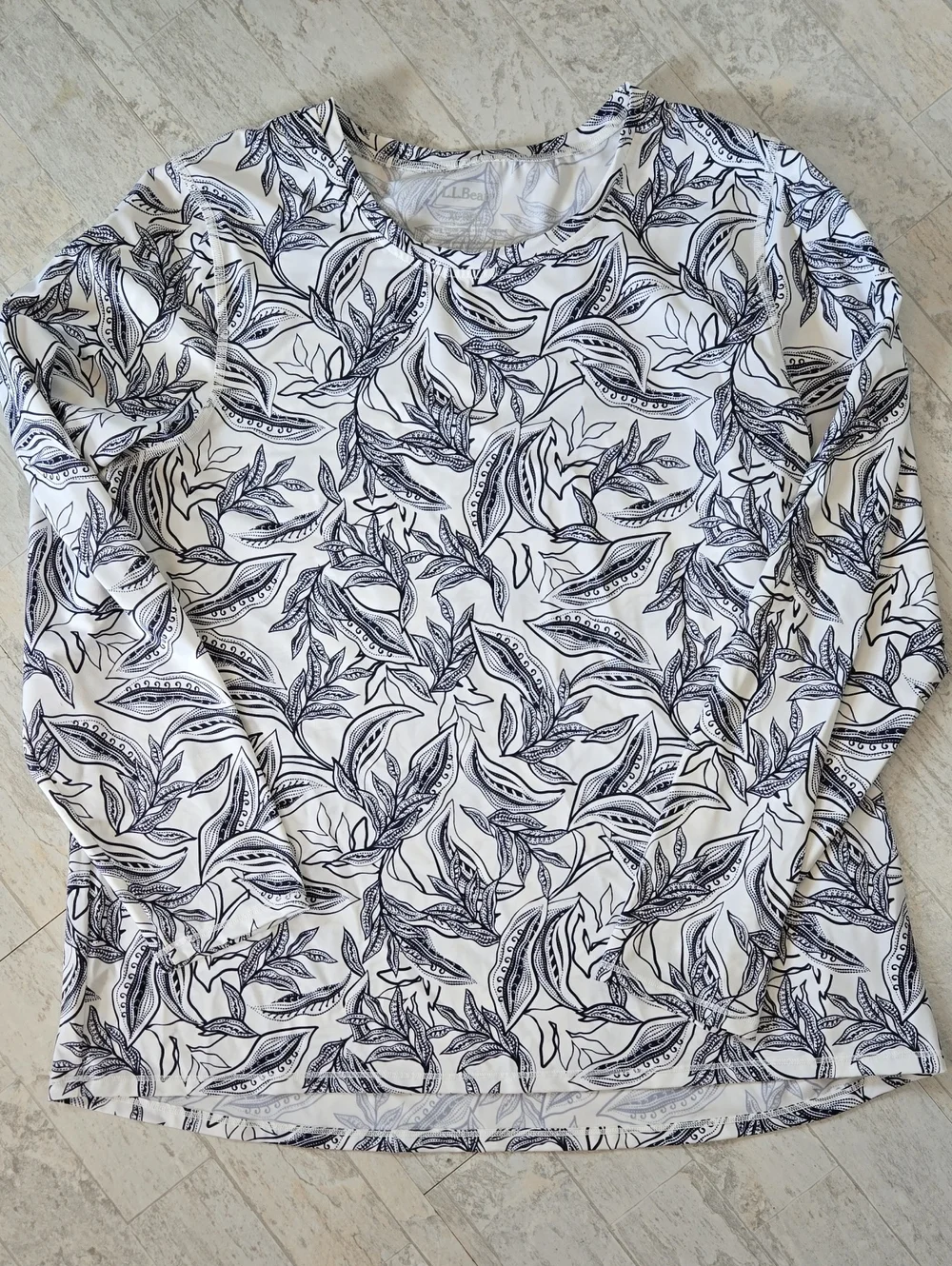 L.L. Bean XL Women’s Long Sleeve Sun Shirt Rash Guard Leaf Print Blue White - Picture 1 of 5